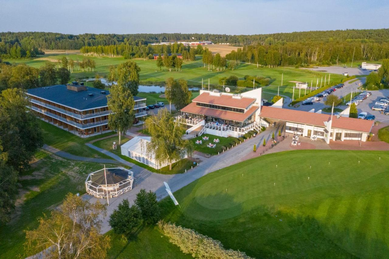 First Hotel Lindoe Park Vallentuna Bagian luar foto