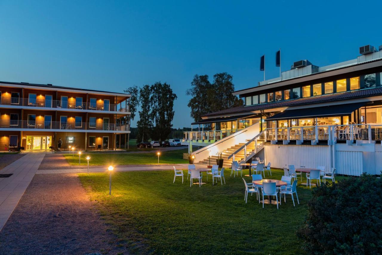 First Hotel Lindoe Park Vallentuna Bagian luar foto