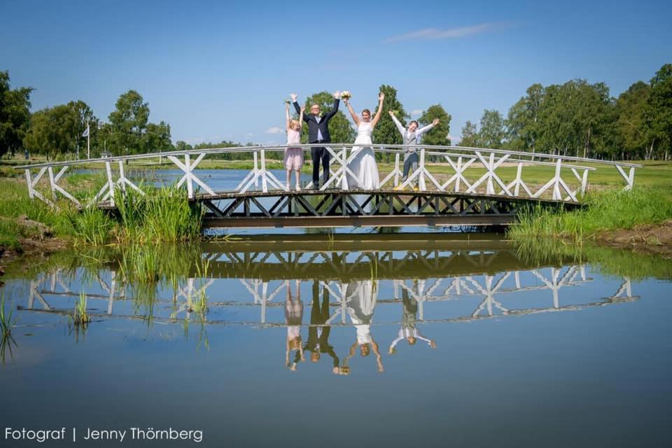 First Hotel Lindoe Park Vallentuna Bagian luar foto