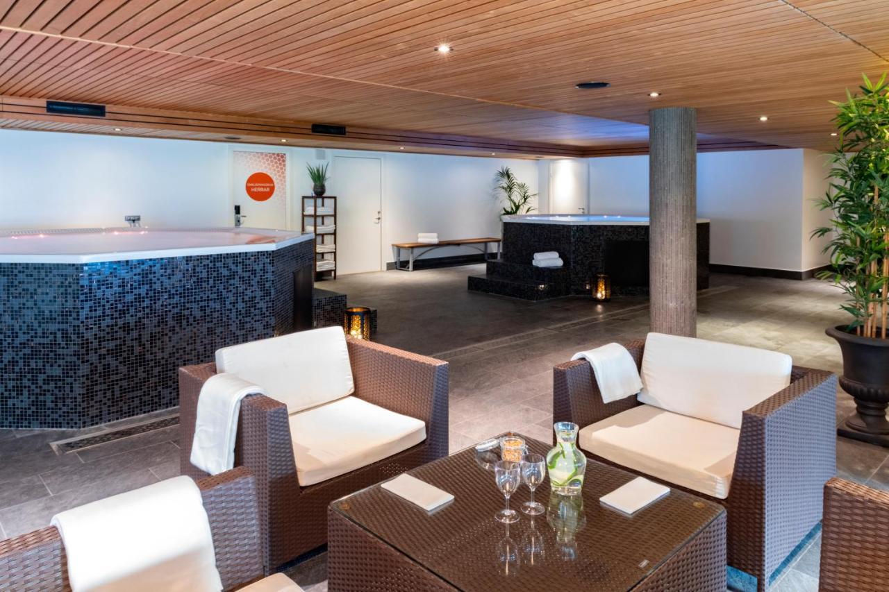 First Hotel Lindoe Park Vallentuna Bagian luar foto