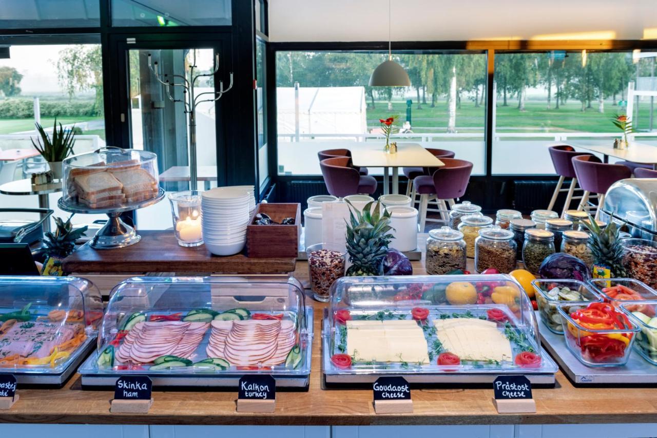 First Hotel Lindoe Park Vallentuna Bagian luar foto