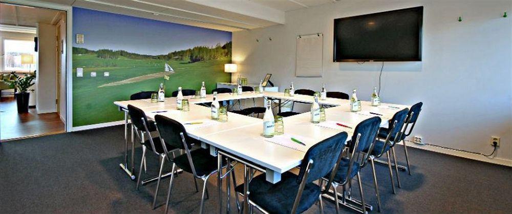 First Hotel Lindoe Park Vallentuna Bagian luar foto