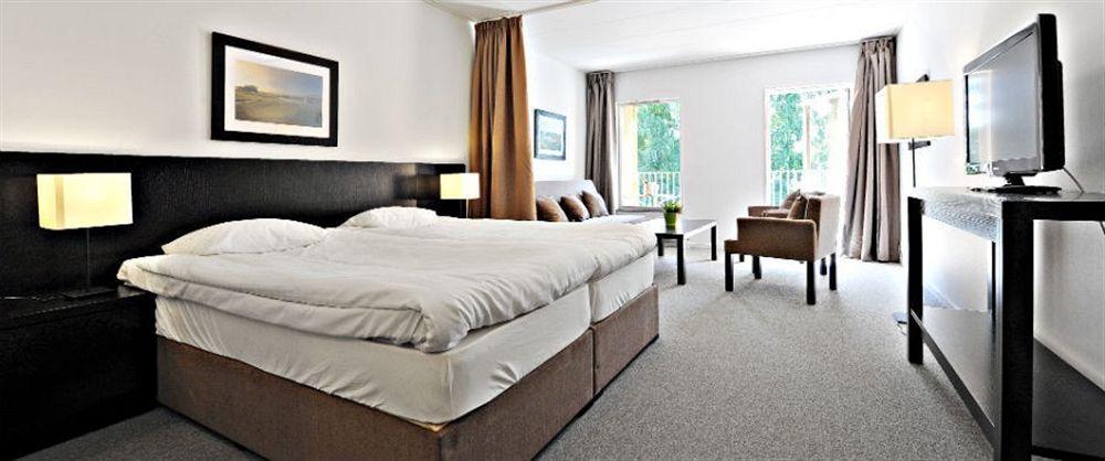 First Hotel Lindoe Park Vallentuna Bagian luar foto