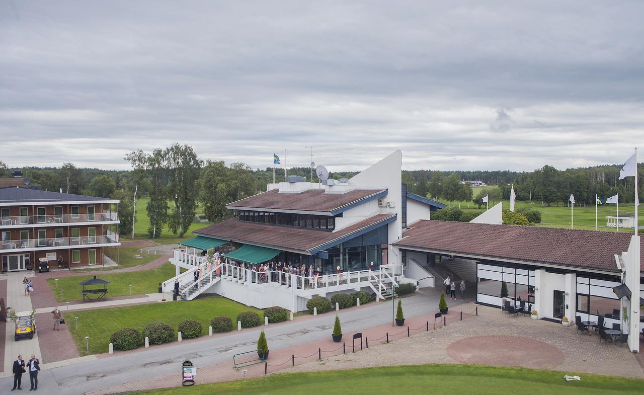 First Hotel Lindoe Park Vallentuna Bagian luar foto
