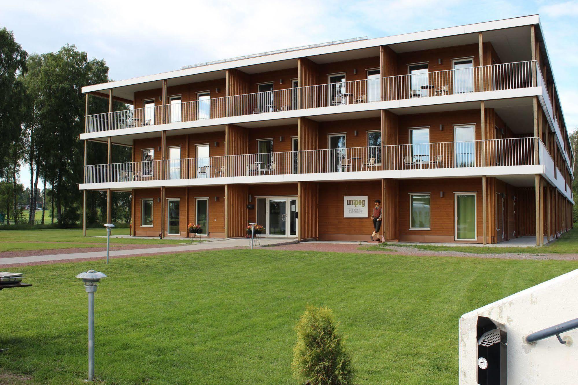 First Hotel Lindoe Park Vallentuna Bagian luar foto