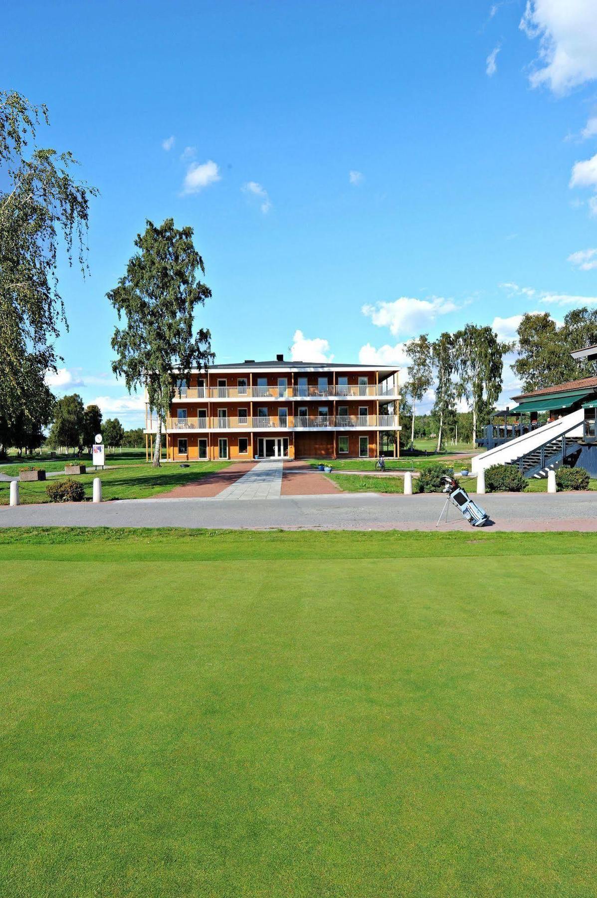First Hotel Lindoe Park Vallentuna Bagian luar foto