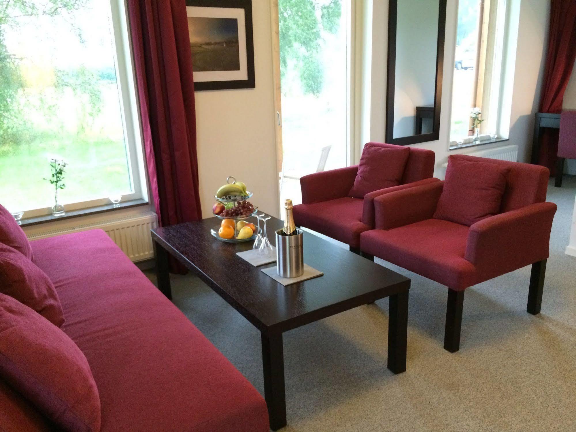 First Hotel Lindoe Park Vallentuna Bagian luar foto