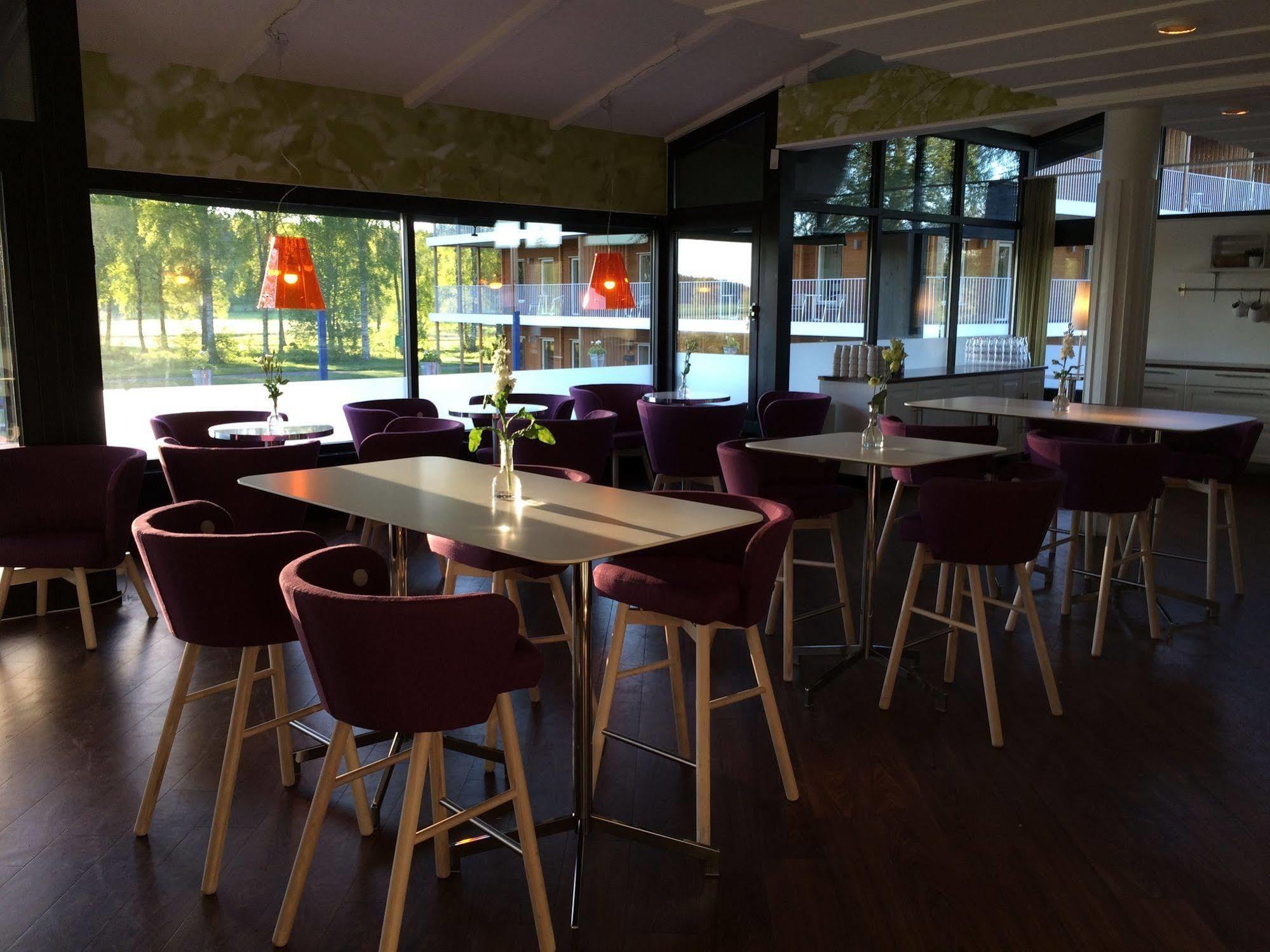 First Hotel Lindoe Park Vallentuna Bagian luar foto