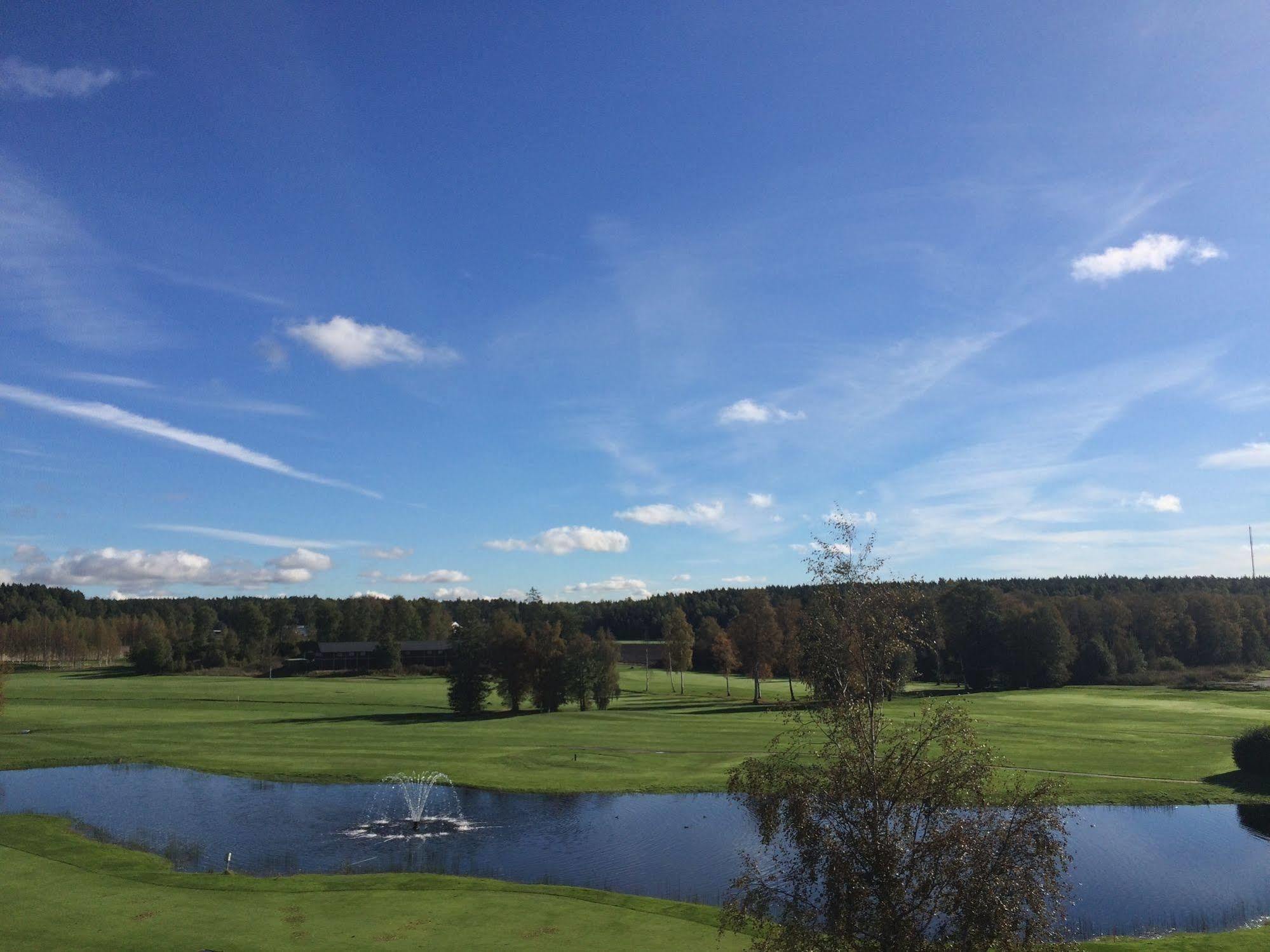 First Hotel Lindoe Park Vallentuna Bagian luar foto