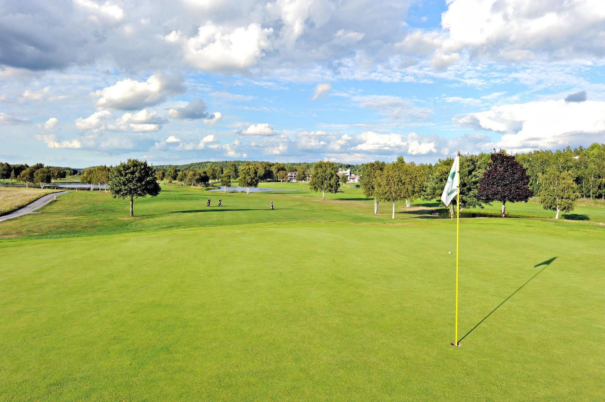 First Hotel Lindoe Park Vallentuna Bagian luar foto