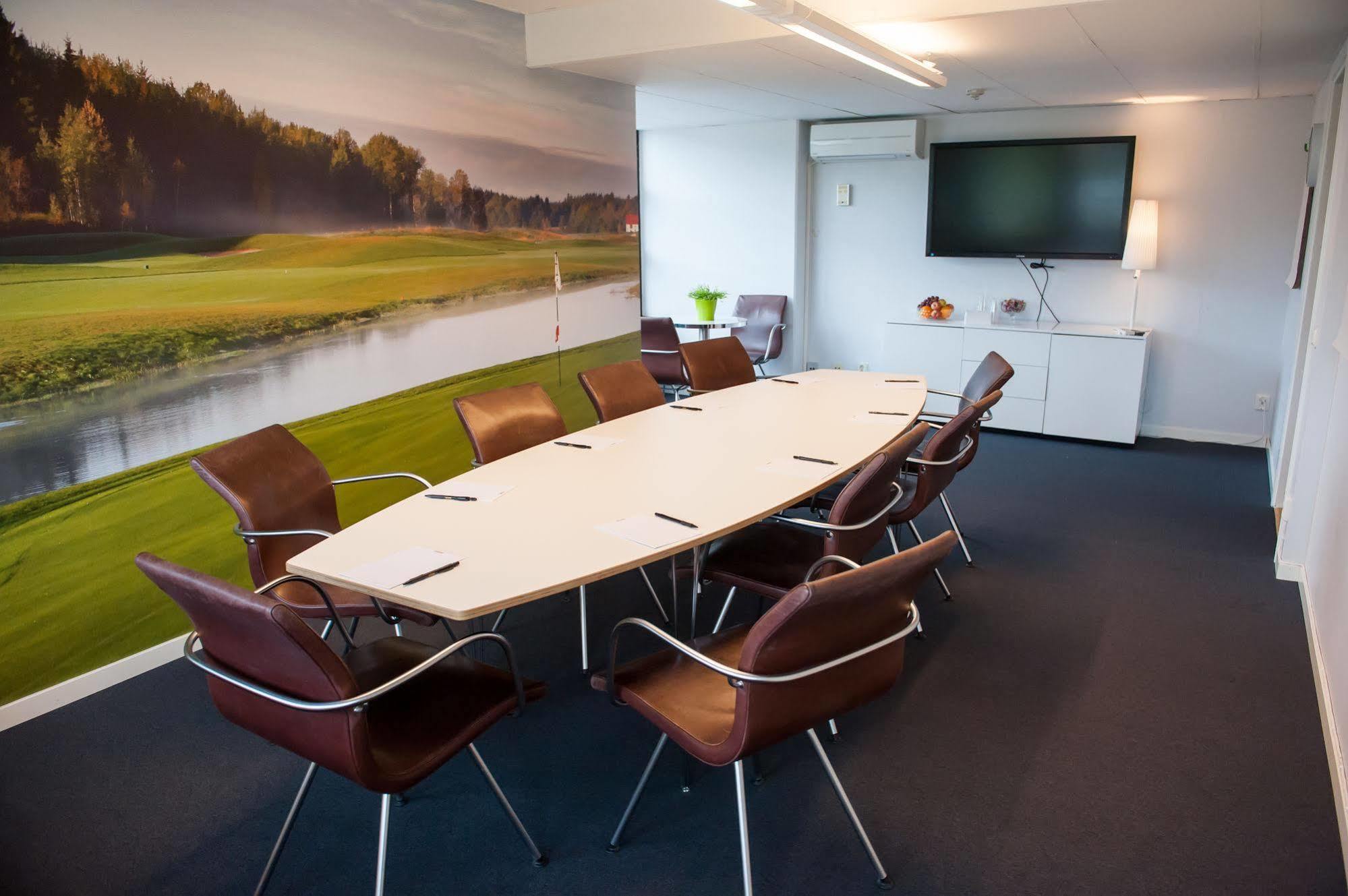 First Hotel Lindoe Park Vallentuna Bagian luar foto