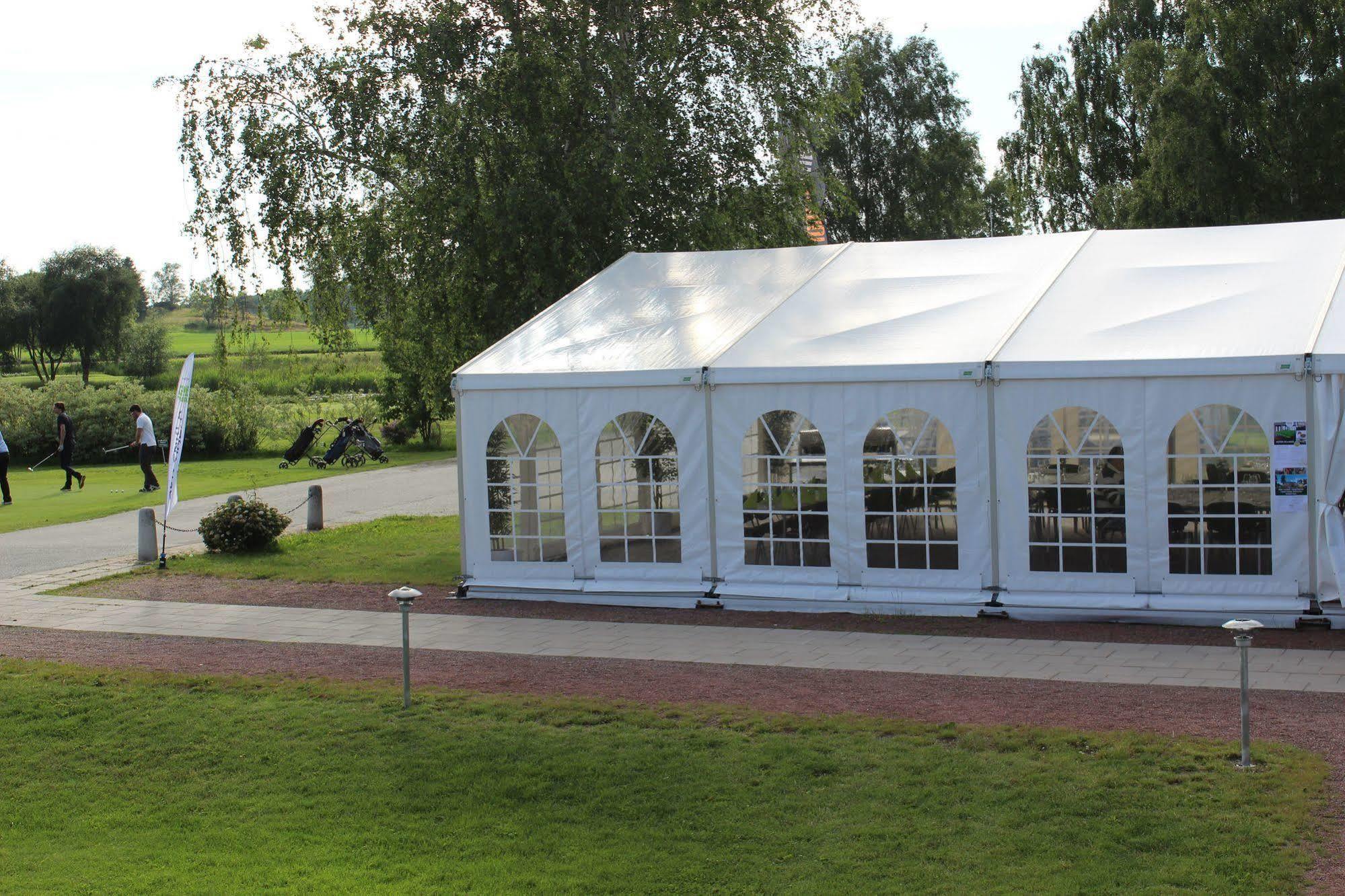 First Hotel Lindoe Park Vallentuna Bagian luar foto