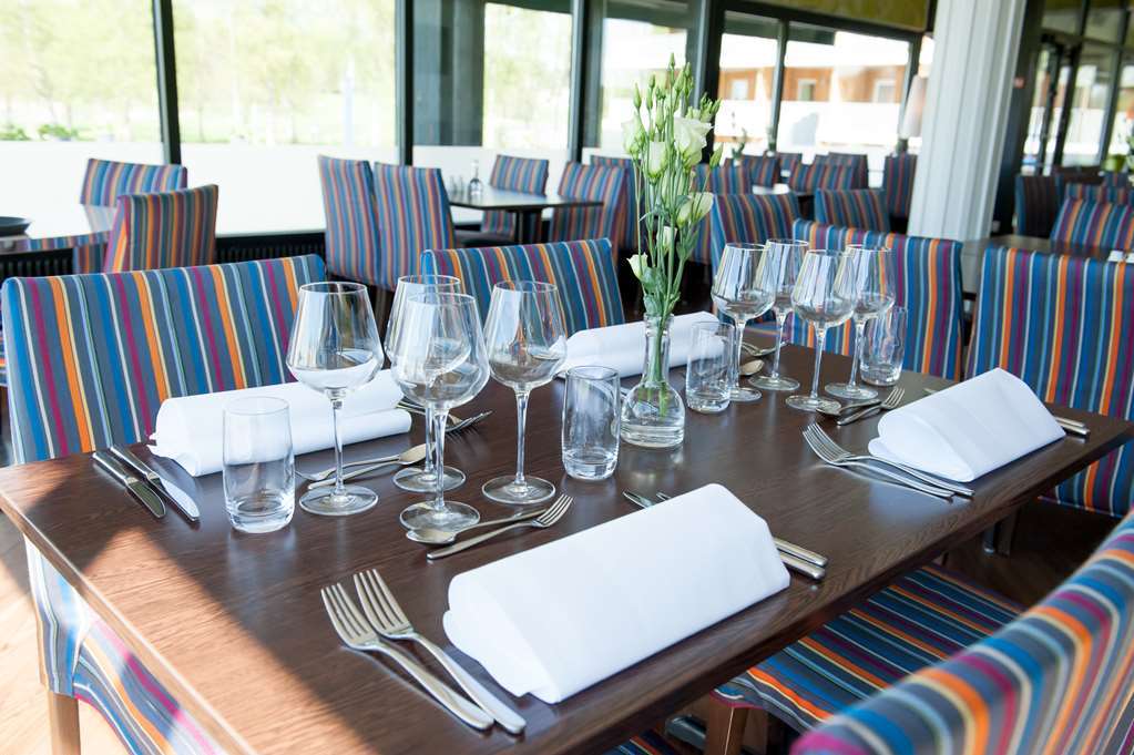 First Hotel Lindoe Park Vallentuna Restoran foto