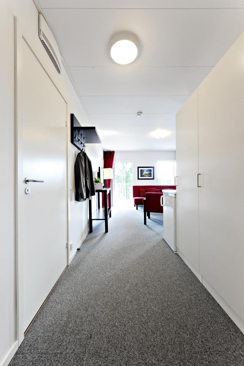 First Hotel Lindoe Park Vallentuna Bagian luar foto