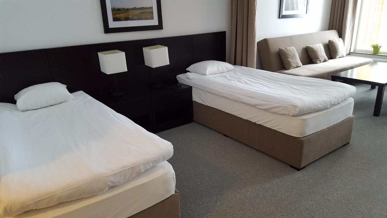 First Hotel Lindoe Park Vallentuna Bagian luar foto